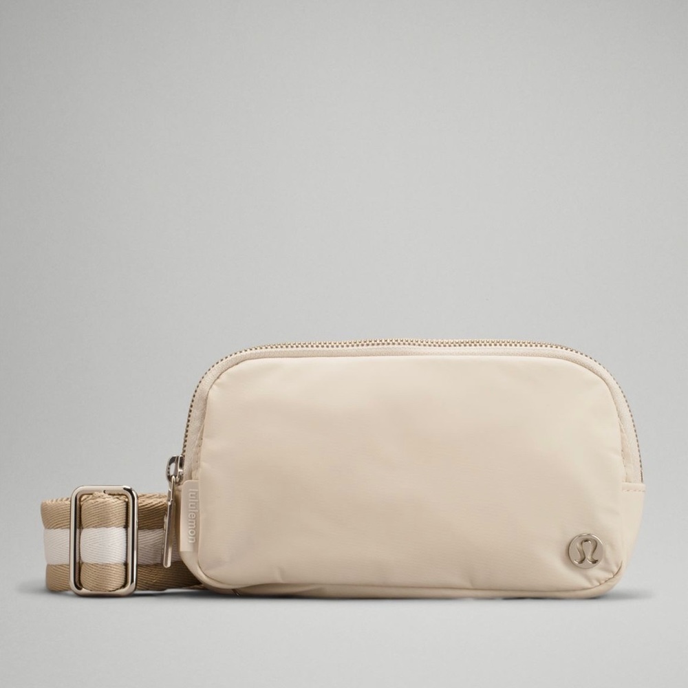 🍋NWT Lululemon Everywhere Crossbody Bag White Opal/Trench !!LAST ONE!!